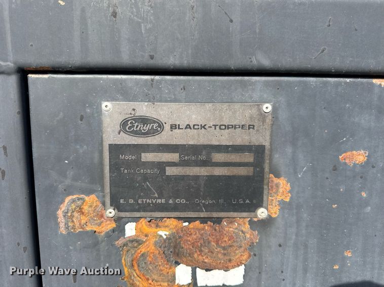 image for item DU3469 2006 Chevrolet C7500 oil distributor truck