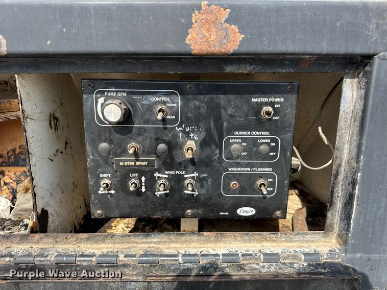 image for item DU3469 2006 Chevrolet C7500 oil distributor truck