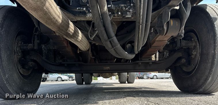 image for item DU3469 2006 Chevrolet C7500 oil distributor truck