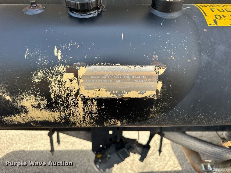 image for item DU3469 2006 Chevrolet C7500 oil distributor truck