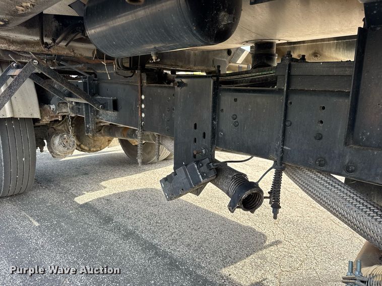 image for item DU3469 2006 Chevrolet C7500 oil distributor truck