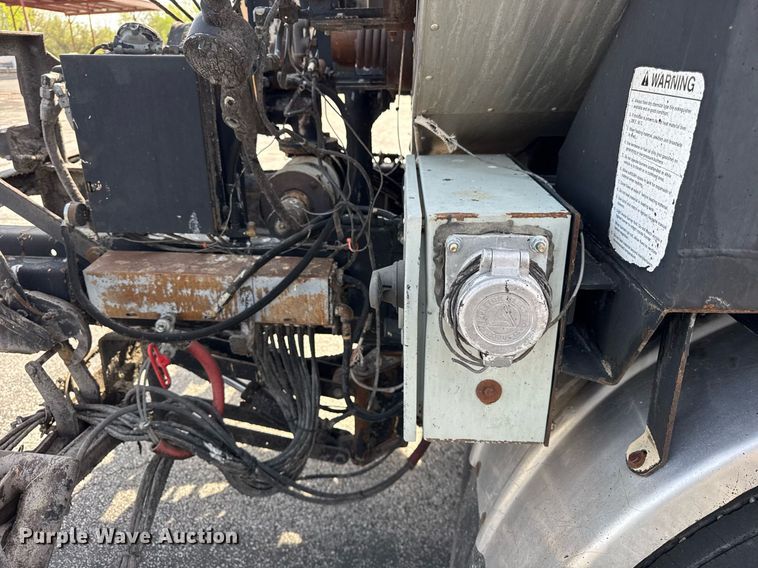 image for item DU3469 2006 Chevrolet C7500 oil distributor truck