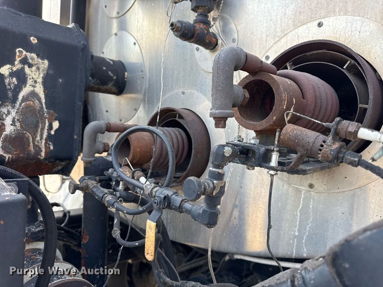 image for item DU3469 2006 Chevrolet C7500 oil distributor truck