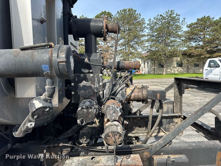 image for item DU3469 2006 Chevrolet C7500 oil distributor truck