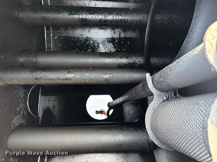 image for item DU3469 2006 Chevrolet C7500 oil distributor truck