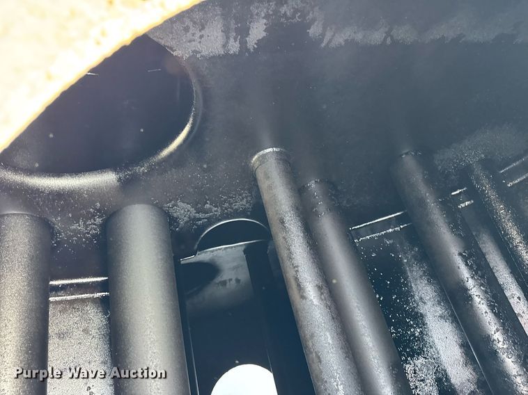 image for item DU3469 2006 Chevrolet C7500 oil distributor truck