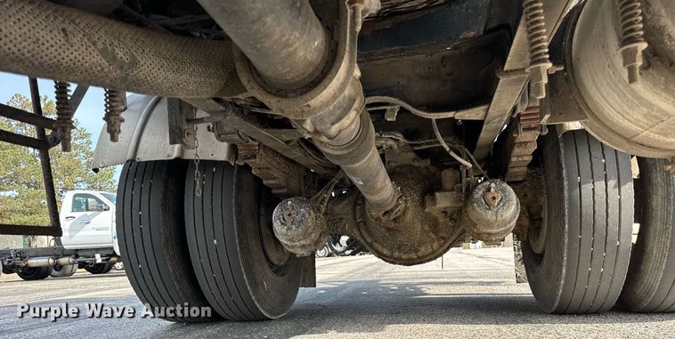 image for item DU3469 2006 Chevrolet C7500 oil distributor truck