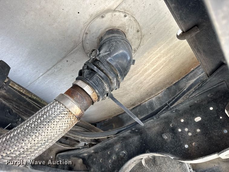 image for item DU3469 2006 Chevrolet C7500 oil distributor truck