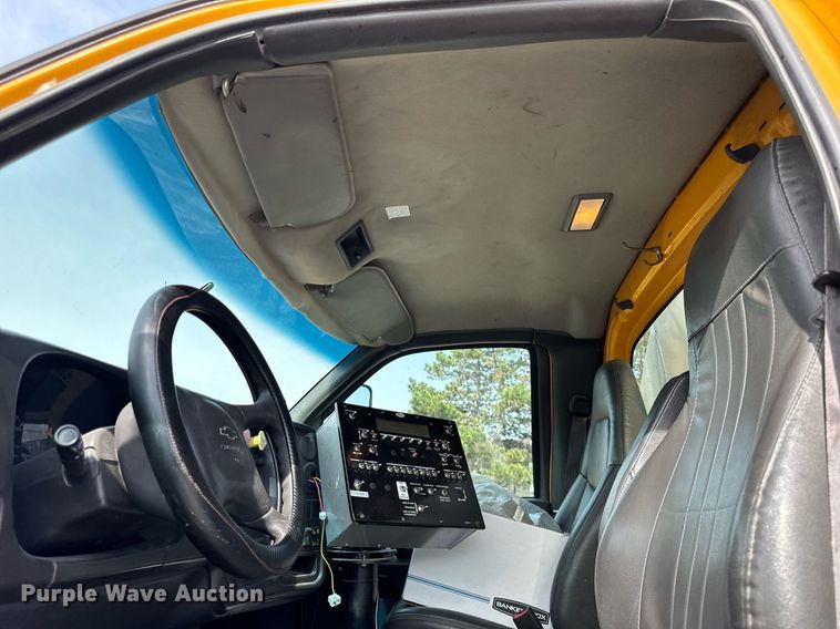 image for item DU3469 2006 Chevrolet C7500 oil distributor truck