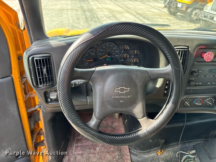 image for item DU3469 2006 Chevrolet C7500 oil distributor truck