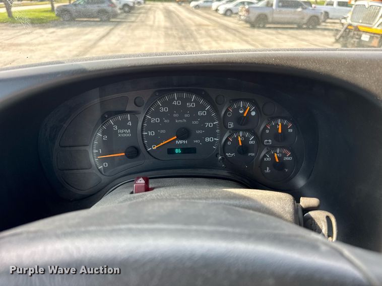 image for item DU3469 2006 Chevrolet C7500 oil distributor truck