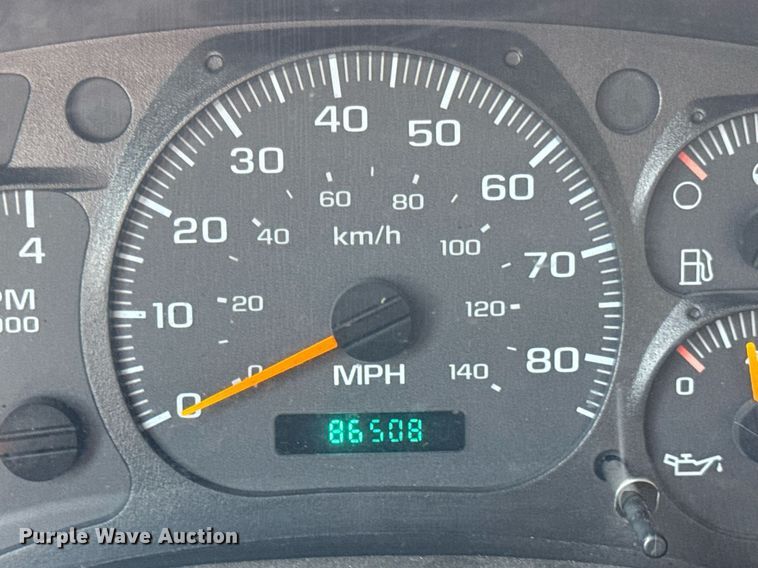 image for item DU3469 2006 Chevrolet C7500 oil distributor truck