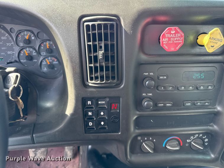 image for item DU3469 2006 Chevrolet C7500 oil distributor truck