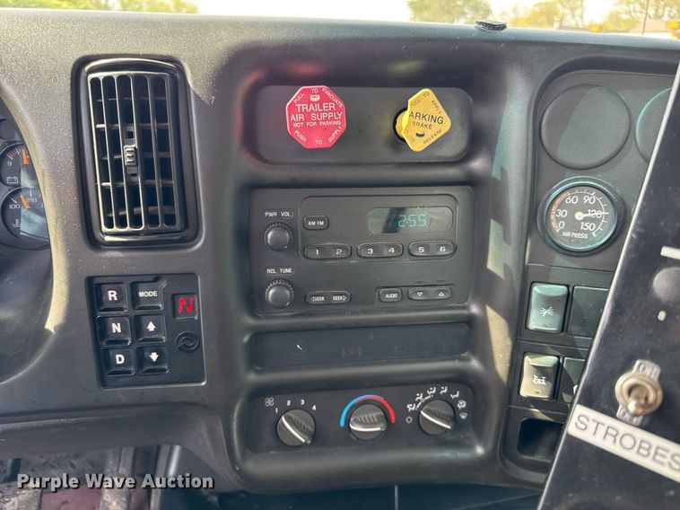 image for item DU3469 2006 Chevrolet C7500 oil distributor truck