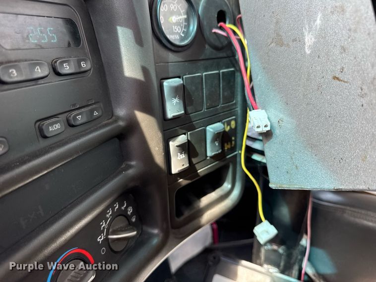 image for item DU3469 2006 Chevrolet C7500 oil distributor truck