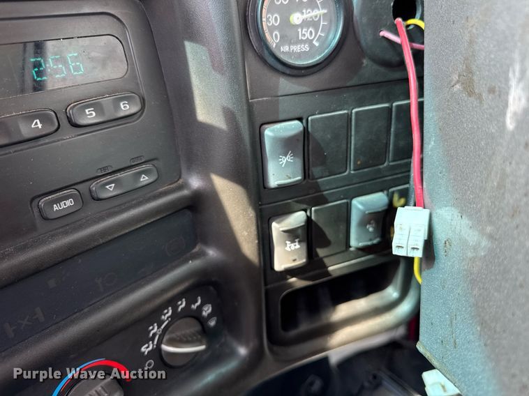 image for item DU3469 2006 Chevrolet C7500 oil distributor truck