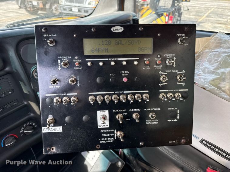 image for item DU3469 2006 Chevrolet C7500 oil distributor truck