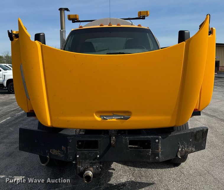 image for item DU3469 2006 Chevrolet C7500 oil distributor truck