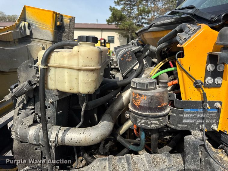 image for item DU3469 2006 Chevrolet C7500 oil distributor truck