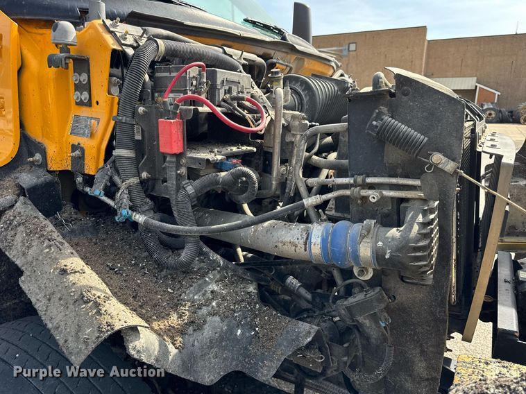 image for item DU3469 2006 Chevrolet C7500 oil distributor truck