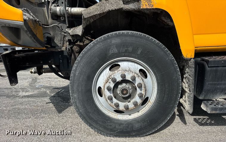 image for item DU3469 2006 Chevrolet C7500 oil distributor truck