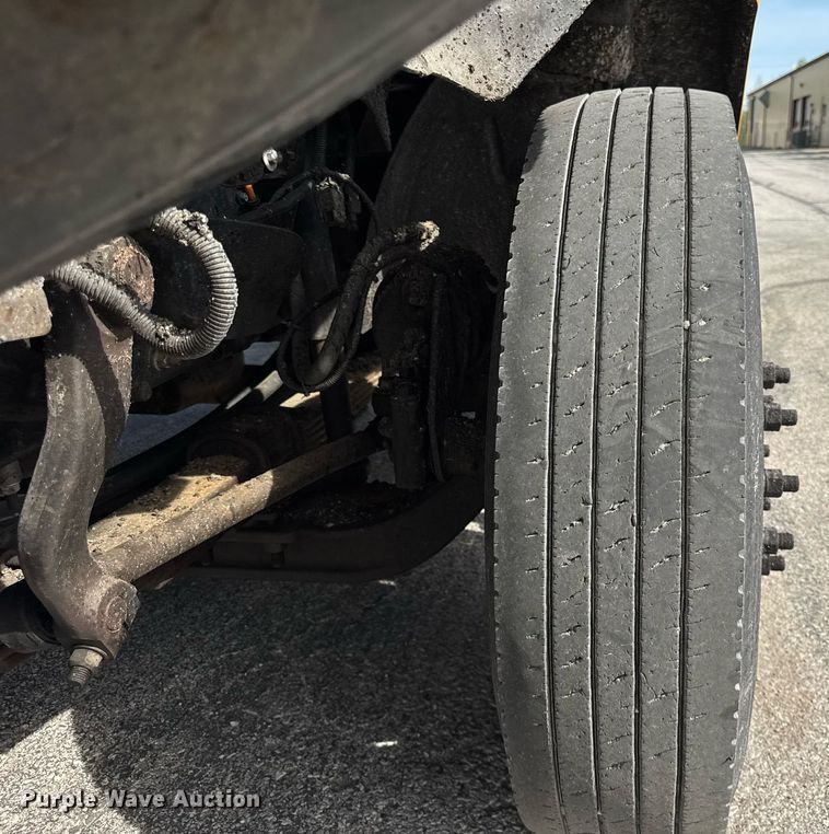 image for item DU3469 2006 Chevrolet C7500 oil distributor truck