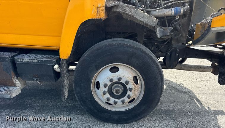 image for item DU3469 2006 Chevrolet C7500 oil distributor truck