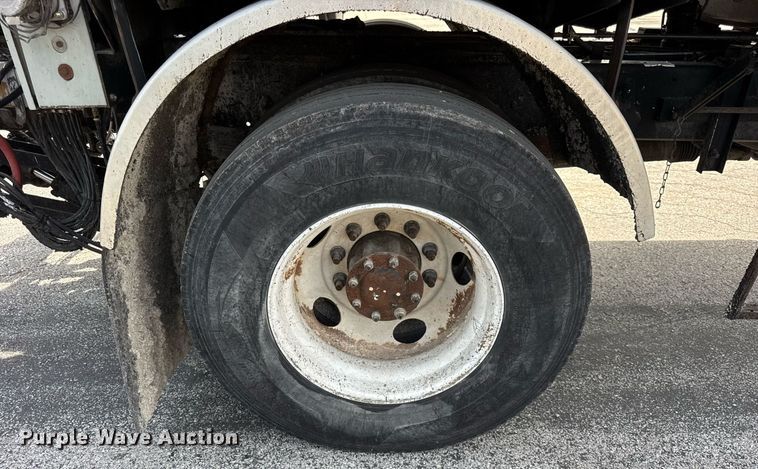 image for item DU3469 2006 Chevrolet C7500 oil distributor truck