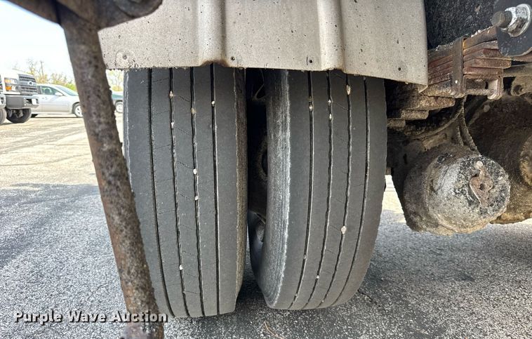 image for item DU3469 2006 Chevrolet C7500 oil distributor truck