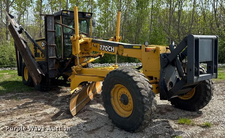 image for item DU3470 2001 John Deere 770CH motor grader