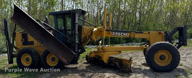 image for item DU3470 2001 John Deere 770CH motor grader