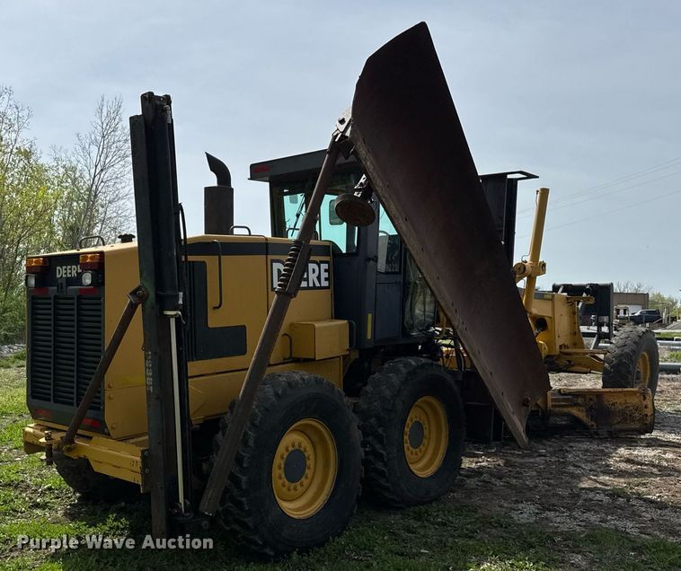 image for item DU3470 2001 John Deere 770CH motor grader