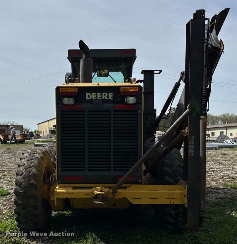 image for item DU3470 2001 John Deere 770CH motor grader