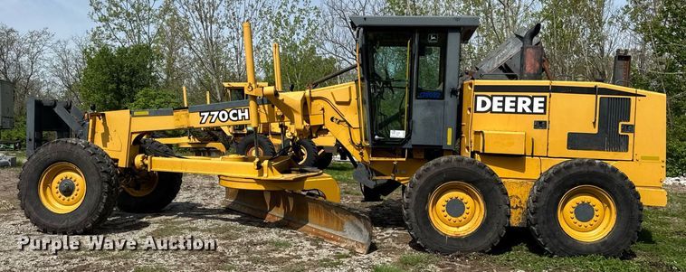 image for item DU3470 2001 John Deere 770CH motor grader