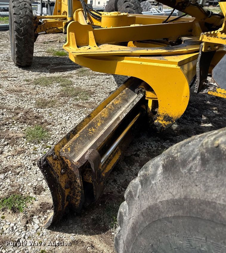 image for item DU3470 2001 John Deere 770CH motor grader