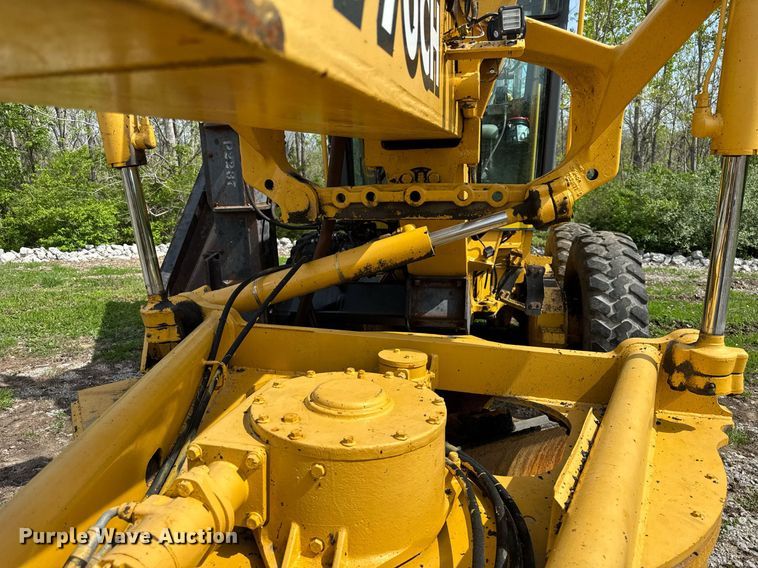 image for item DU3470 2001 John Deere 770CH motor grader