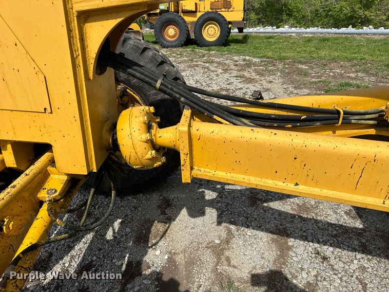 image for item DU3470 2001 John Deere 770CH motor grader