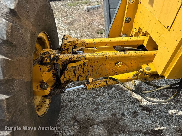 image for item DU3470 2001 John Deere 770CH motor grader