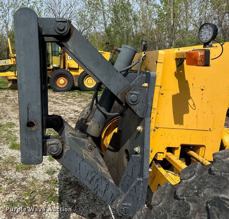 image for item DU3470 2001 John Deere 770CH motor grader