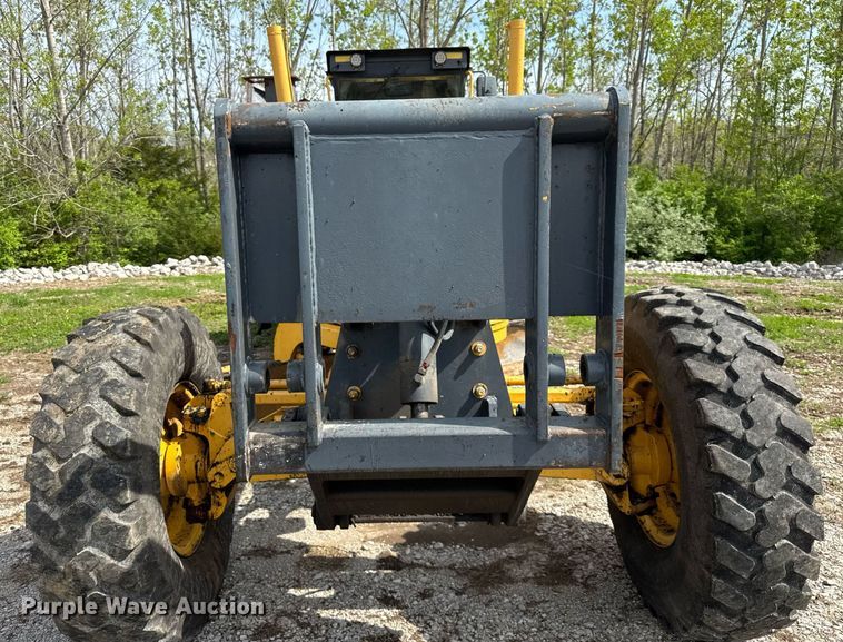 image for item DU3470 2001 John Deere 770CH motor grader