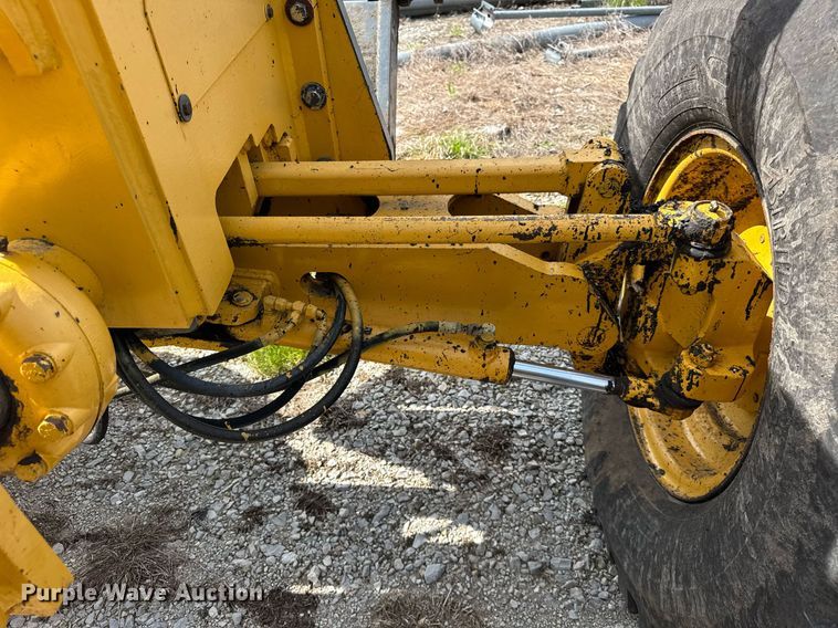 image for item DU3470 2001 John Deere 770CH motor grader