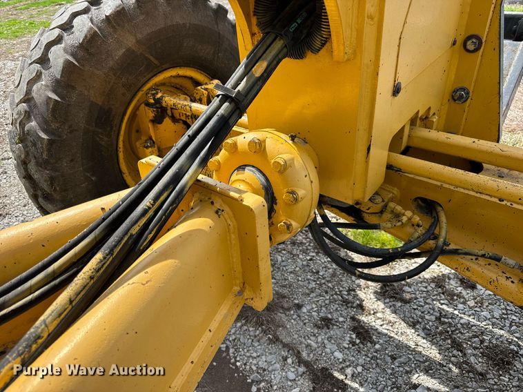 image for item DU3470 2001 John Deere 770CH motor grader