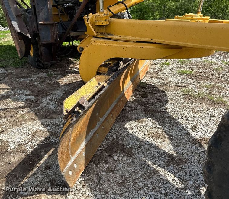 image for item DU3470 2001 John Deere 770CH motor grader