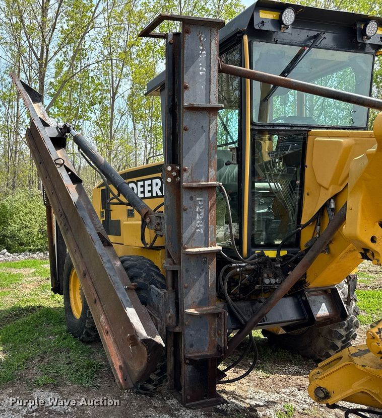 image for item DU3470 2001 John Deere 770CH motor grader