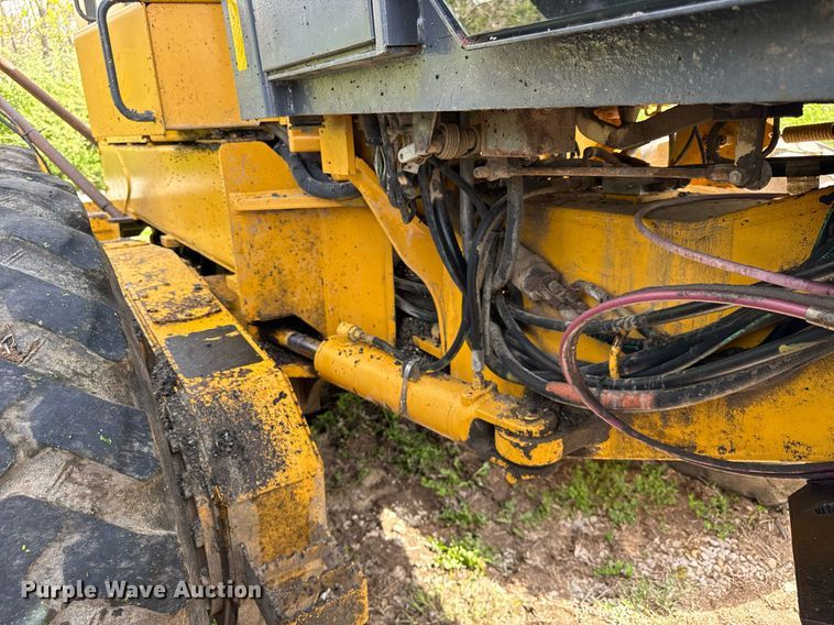 image for item DU3470 2001 John Deere 770CH motor grader