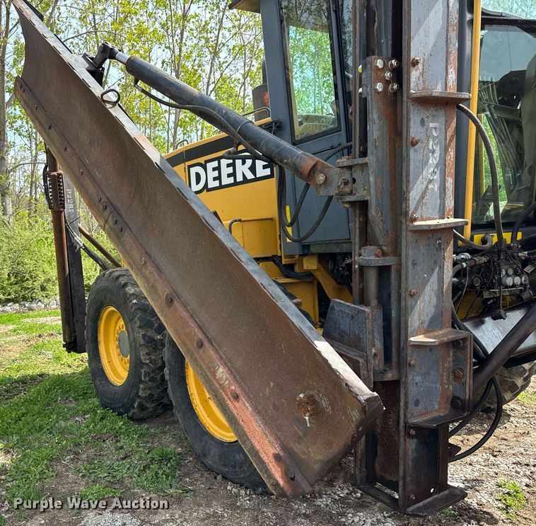 image for item DU3470 2001 John Deere 770CH motor grader