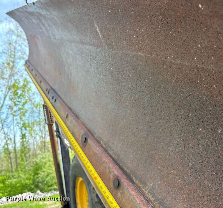 image for item DU3470 2001 John Deere 770CH motor grader