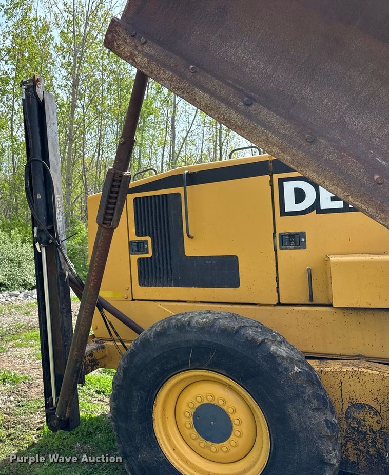 image for item DU3470 2001 John Deere 770CH motor grader