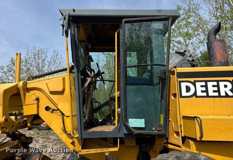 image for item DU3470 2001 John Deere 770CH motor grader