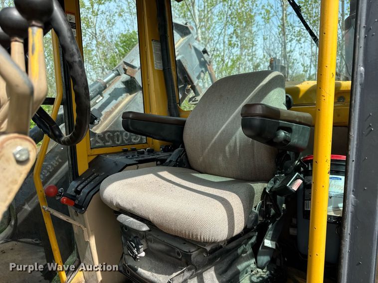 image for item DU3470 2001 John Deere 770CH motor grader